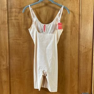 Spanx Thinstincts Open Bust Mid Thigh Bodysuit Small